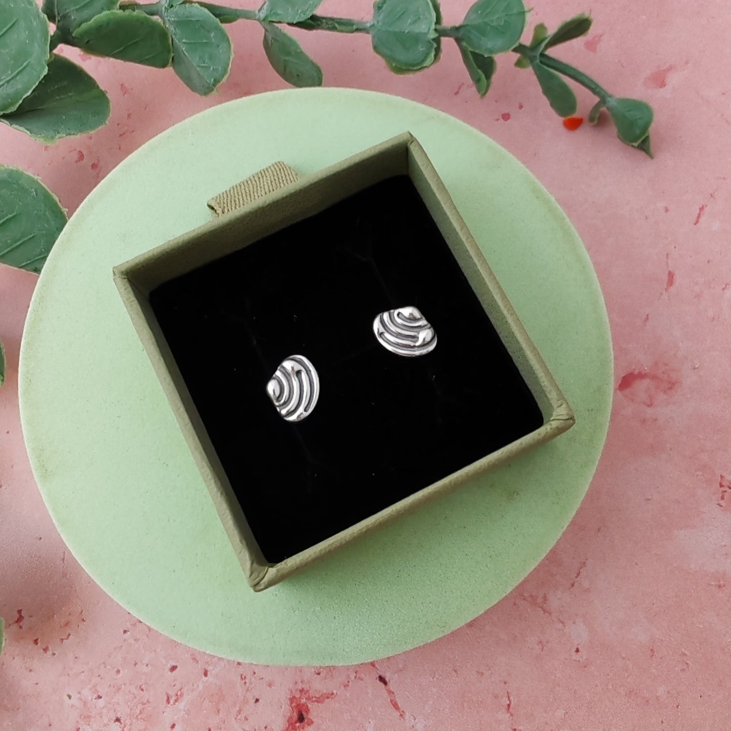 Tellin Shell Stud Earrings