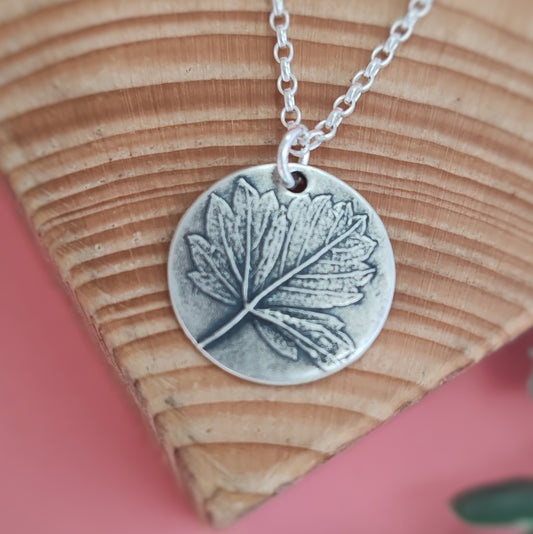 Ribes Leaf Impression Necklace