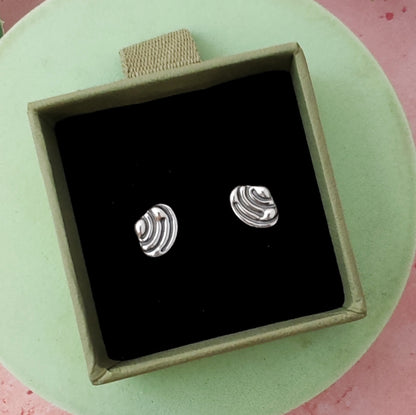 Tellin Shell Stud Earrings