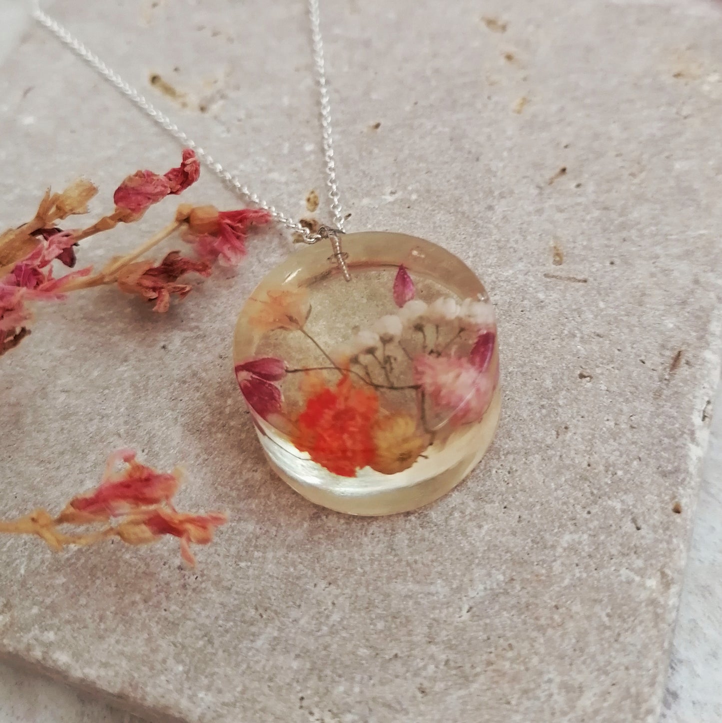 Round Dried Flower Necklace