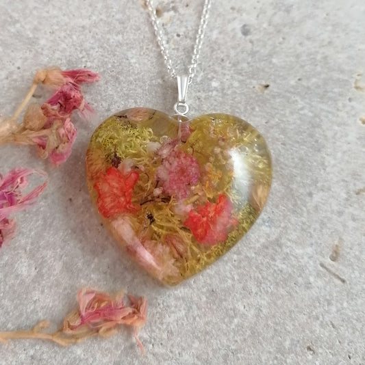 Flower And Moss Heart Necklace