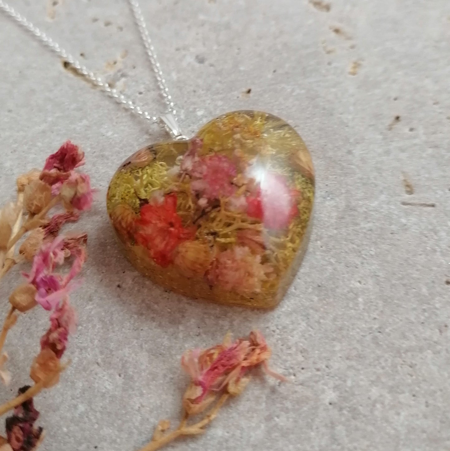 Flower And Moss Heart Necklace